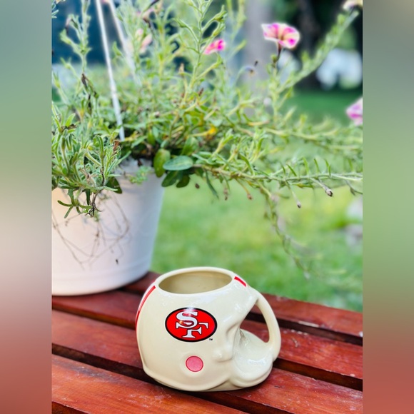 Vintage Sports Concepts San Francisco 49er’s 1986 Football Helmet Coffee Mug - Picture 6 of 6